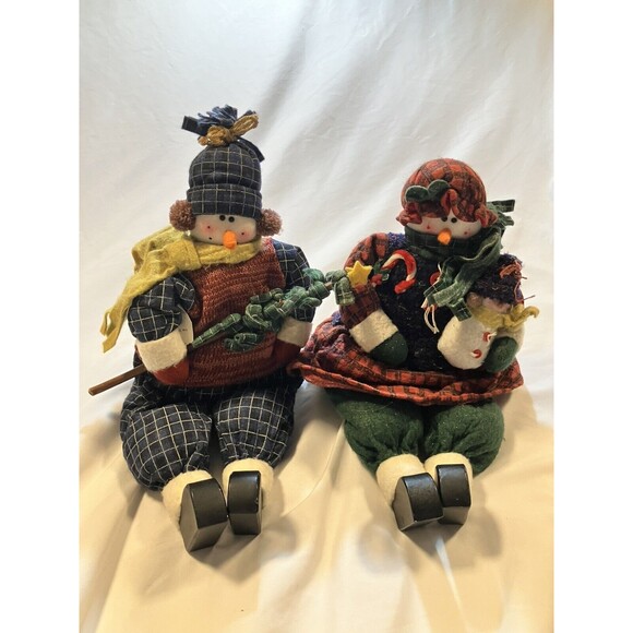 Snow Man & Woman & Baby  Shelf Sitters Collectable Rexmas Handcrafted Folk Art - Picture 1 of 12